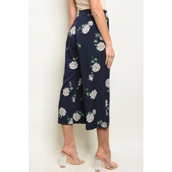 Navy Floral Print Wide Leg Cropped Trouser - Picture 2 of 3
